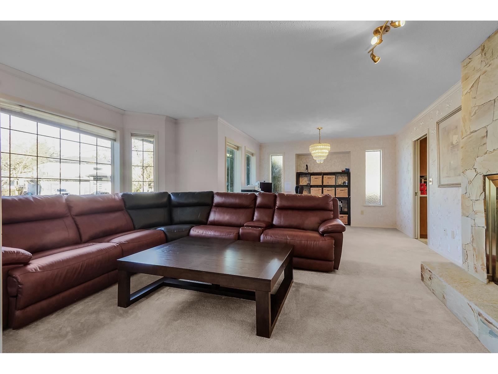 15436 94 Avenue Property Photo 15
