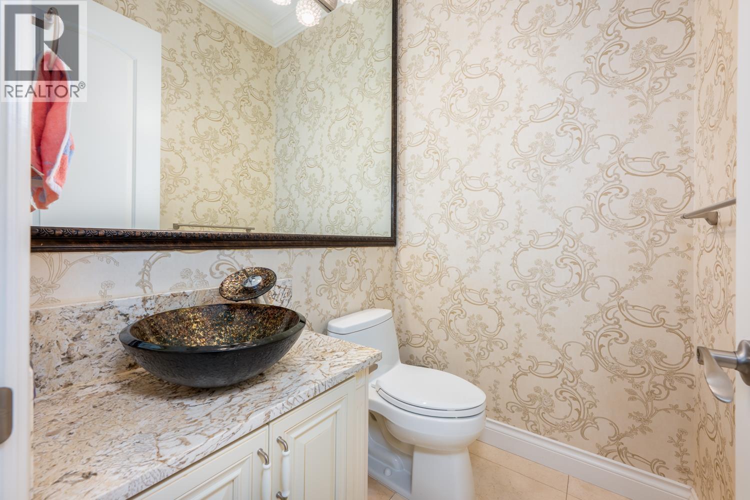 8411 Fairhurst Road Property Photo 11