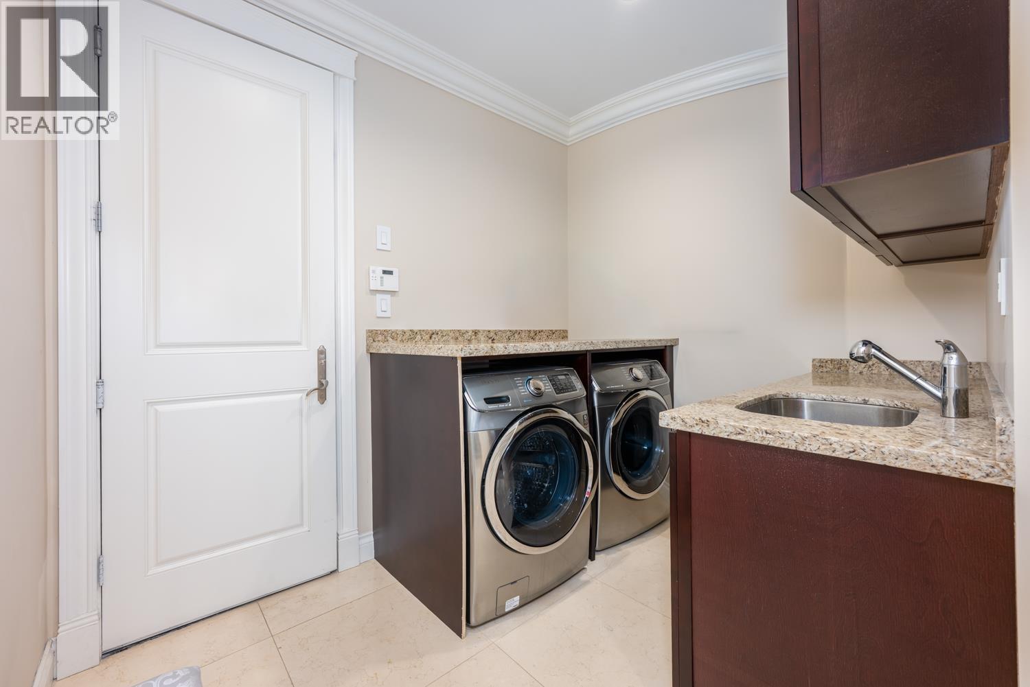 8411 Fairhurst Road Property Photo 12