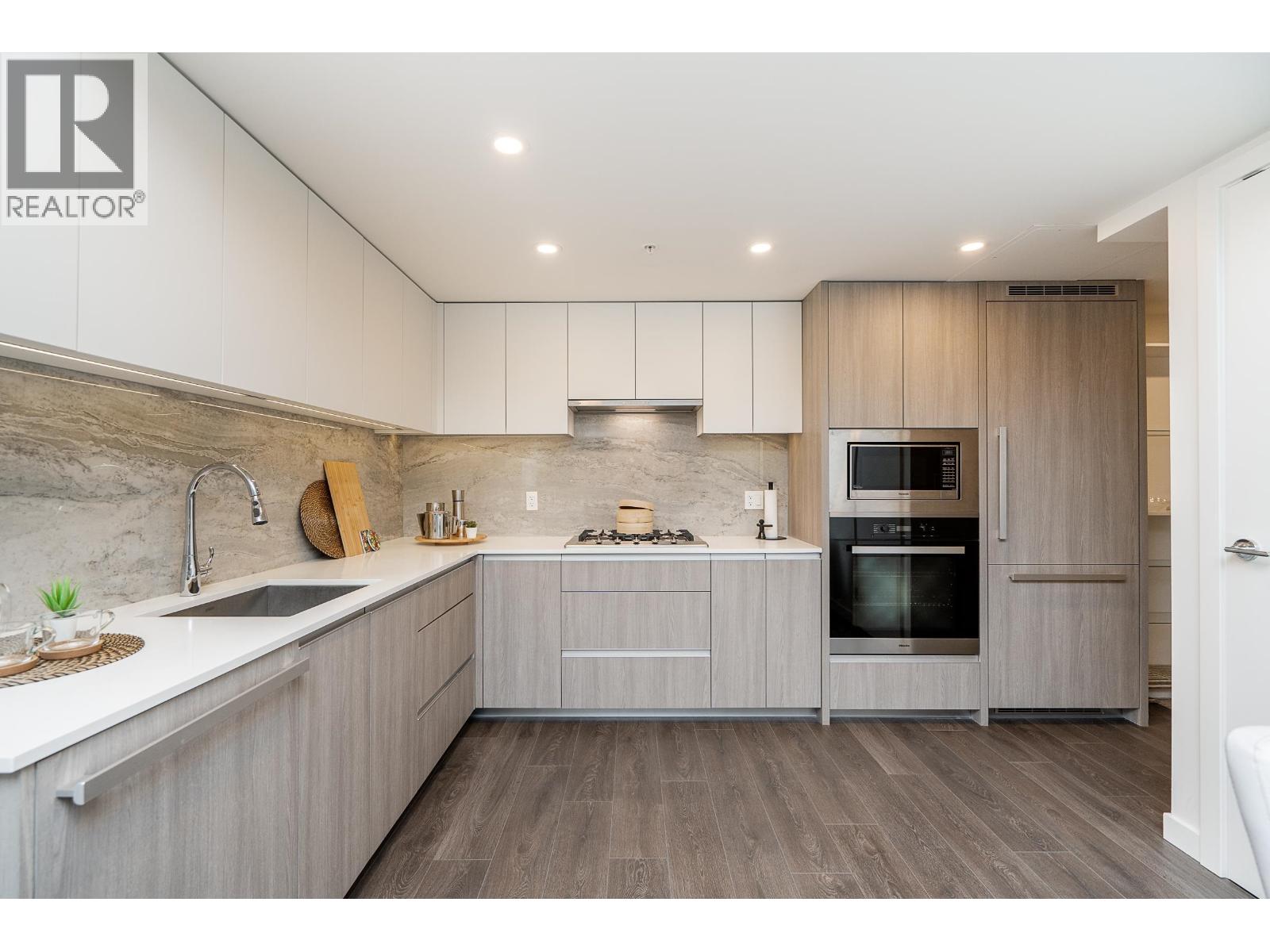 403 6633 Buswell Street Property Photo 10
