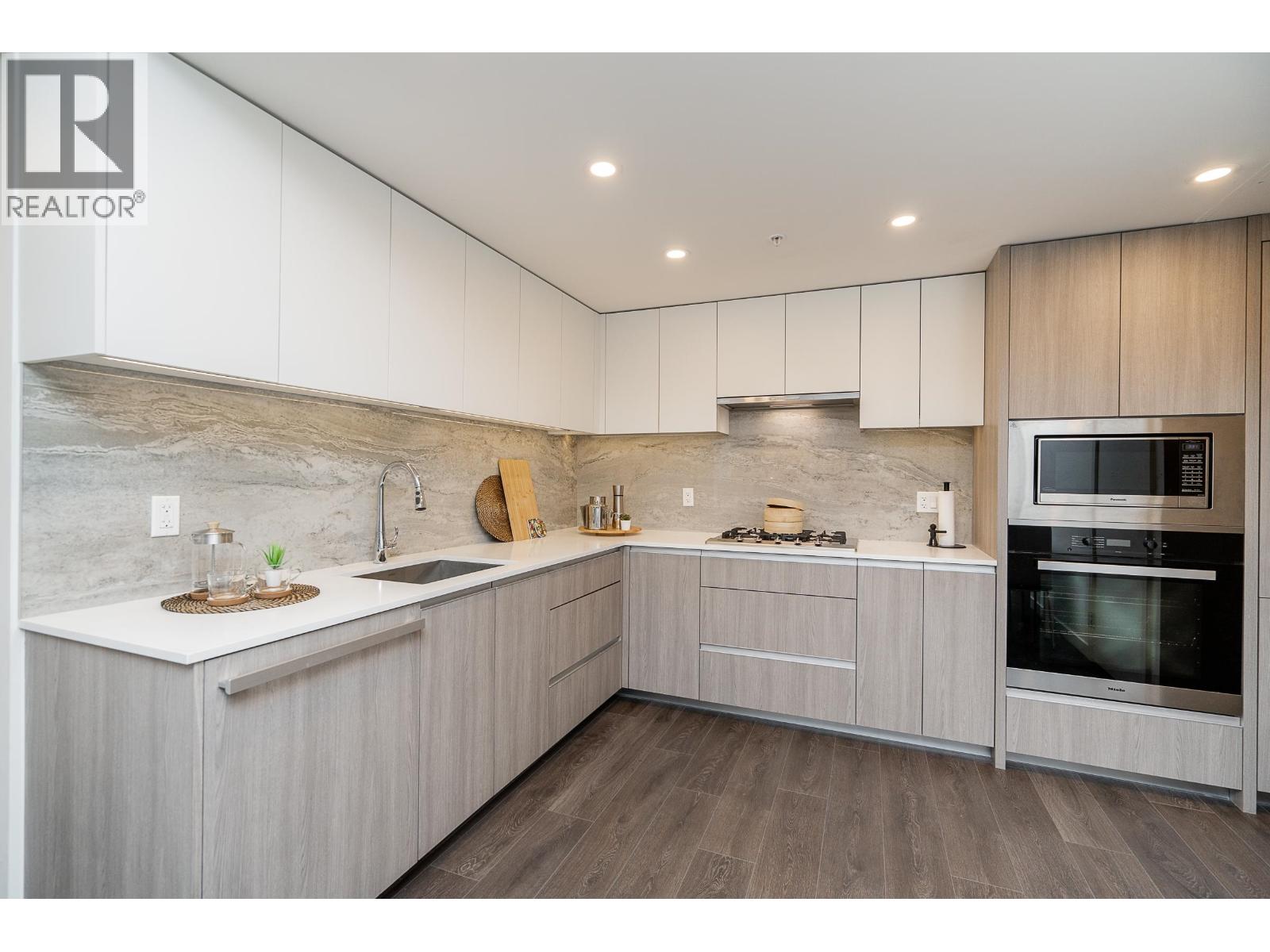 403 6633 Buswell Street Property Photo 11