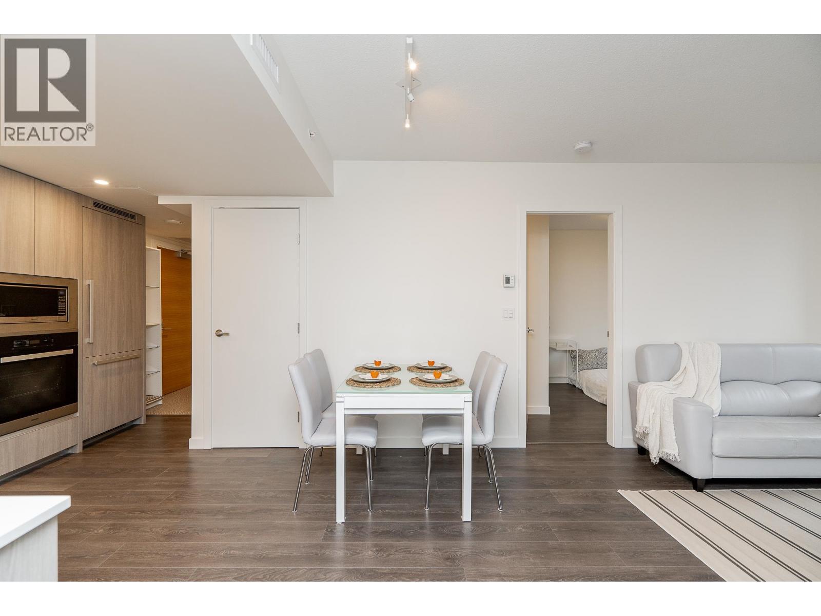 403 6633 Buswell Street Property Photo 12