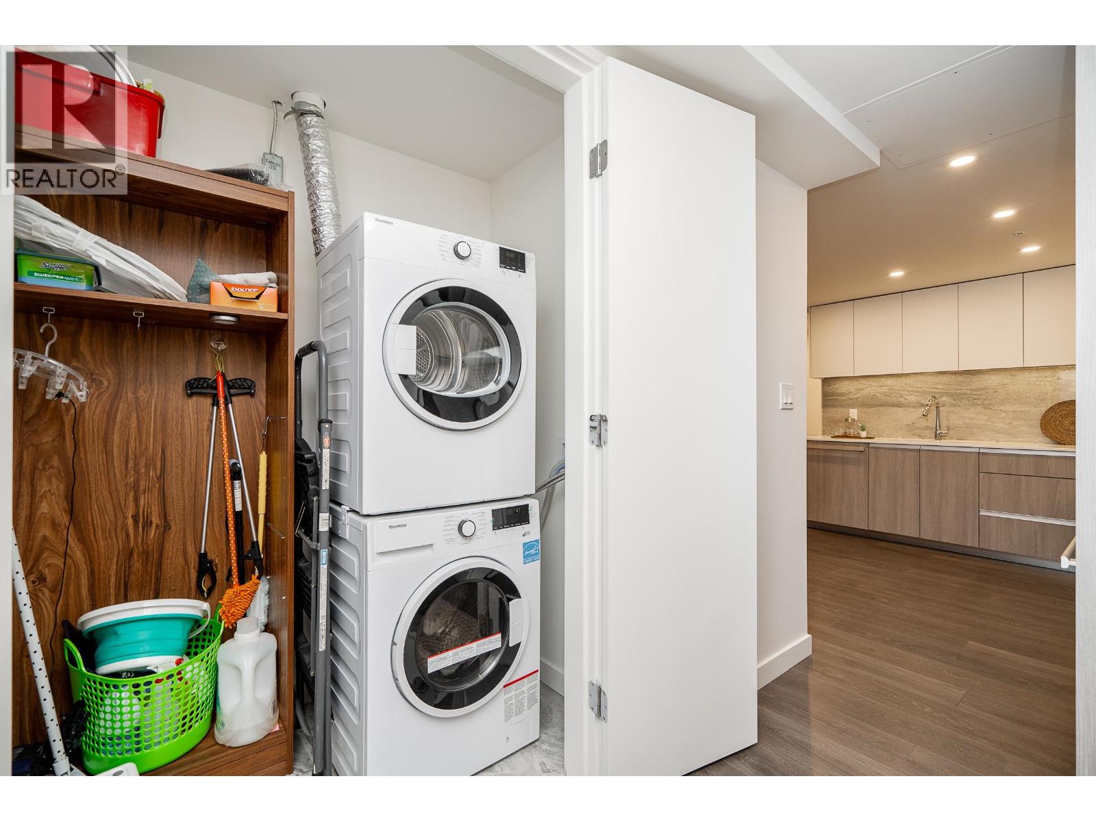 403 6633 Buswell Street Property Photo 27