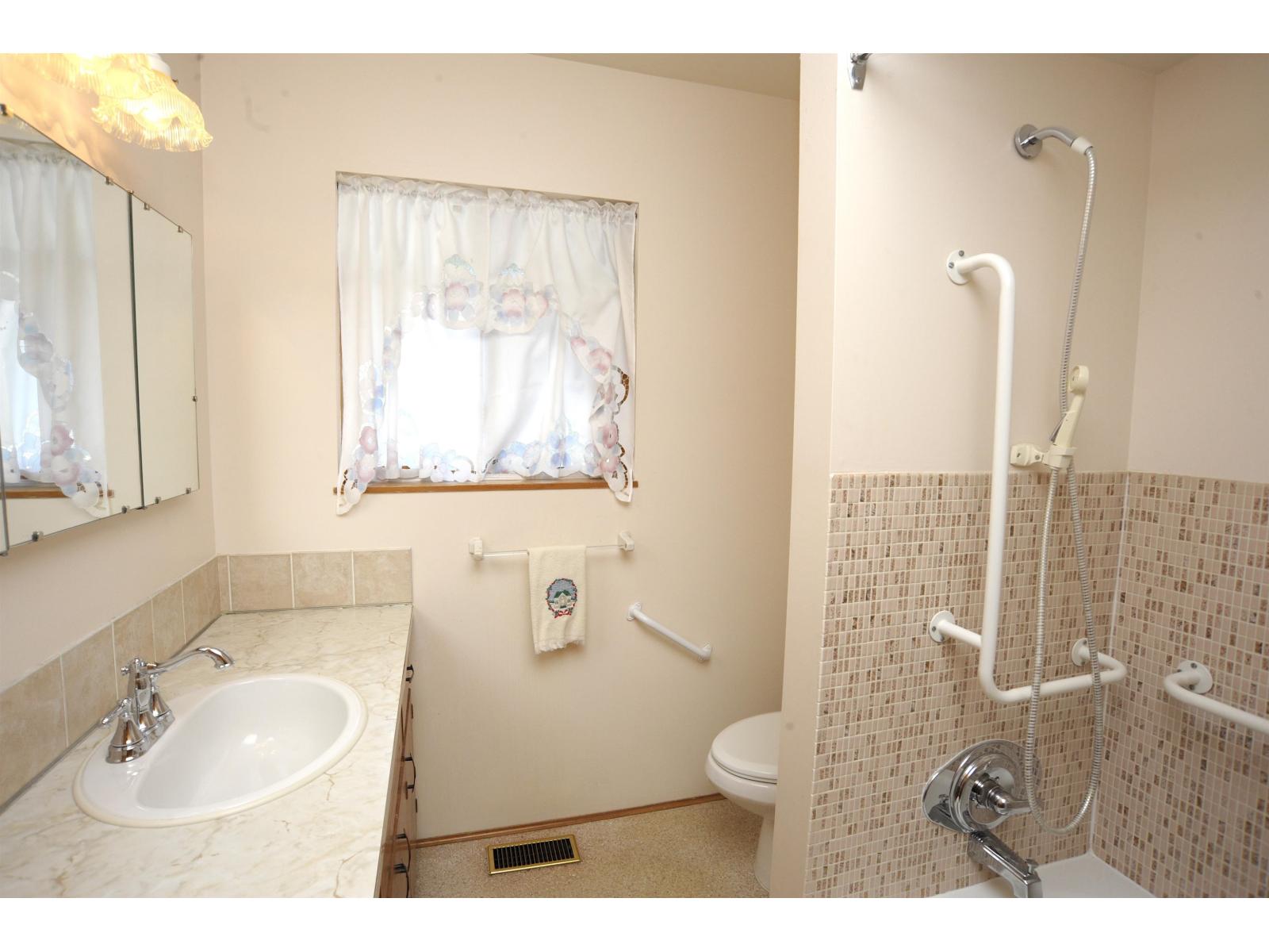12754 15 Avenue Property Photo 13