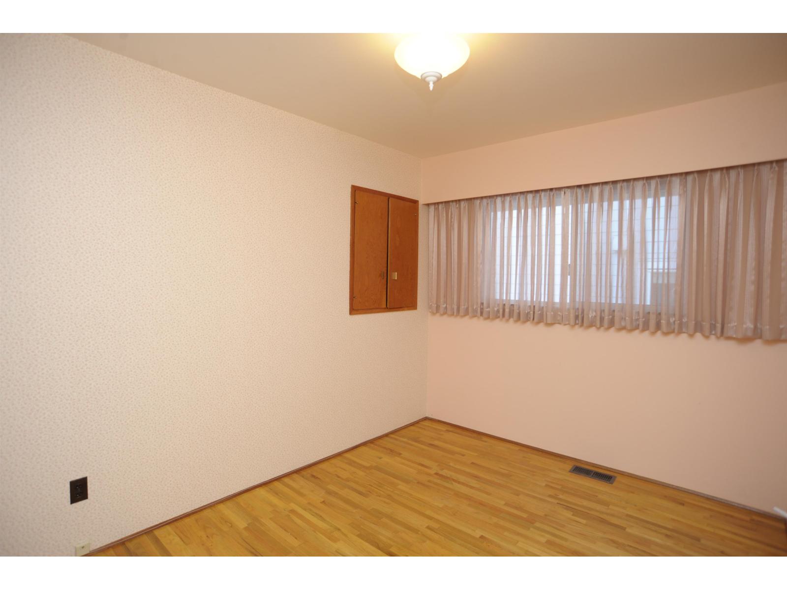 12754 15 Avenue Property Photo 17