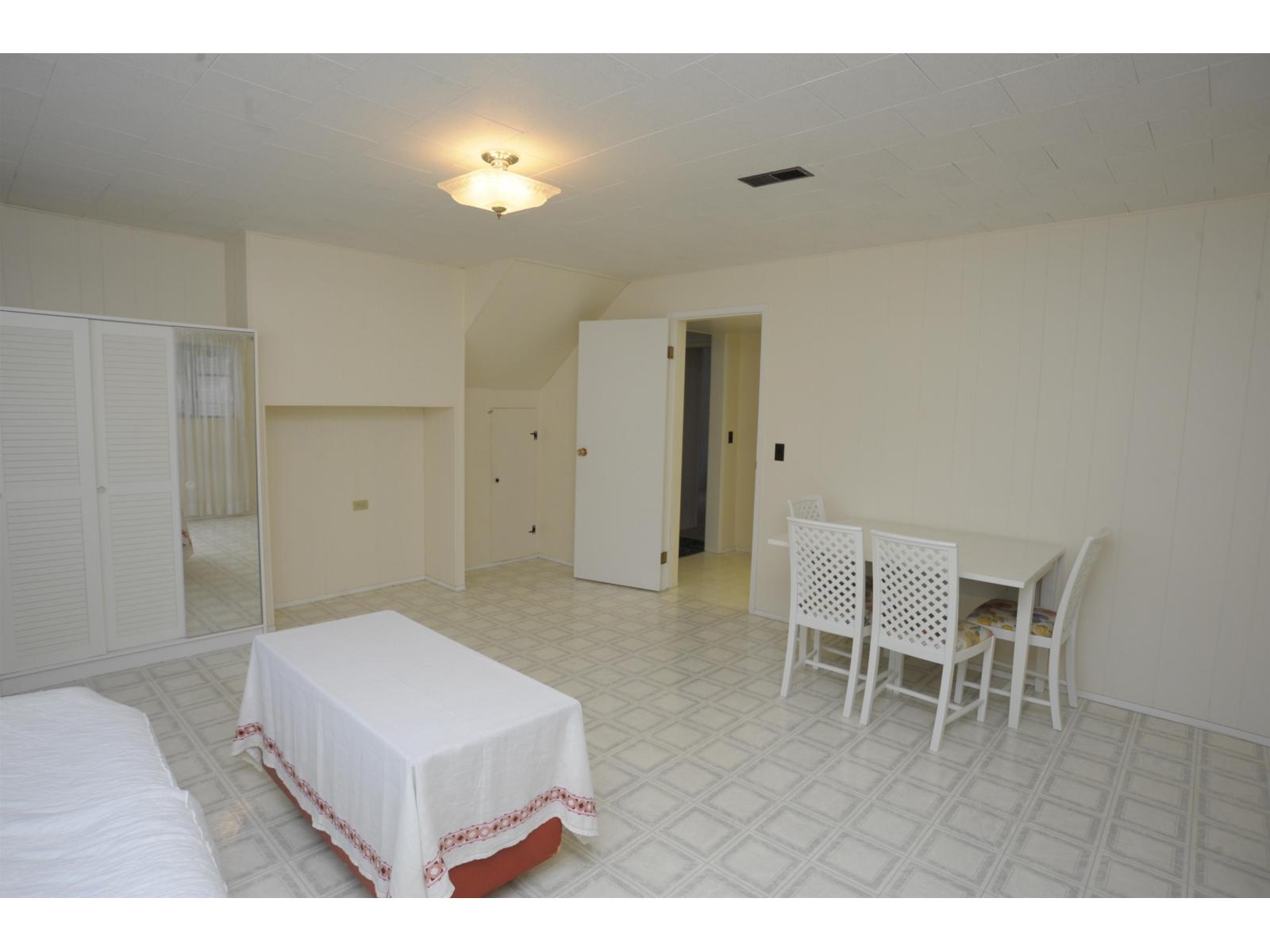 12754 15 Avenue Property Photo 20