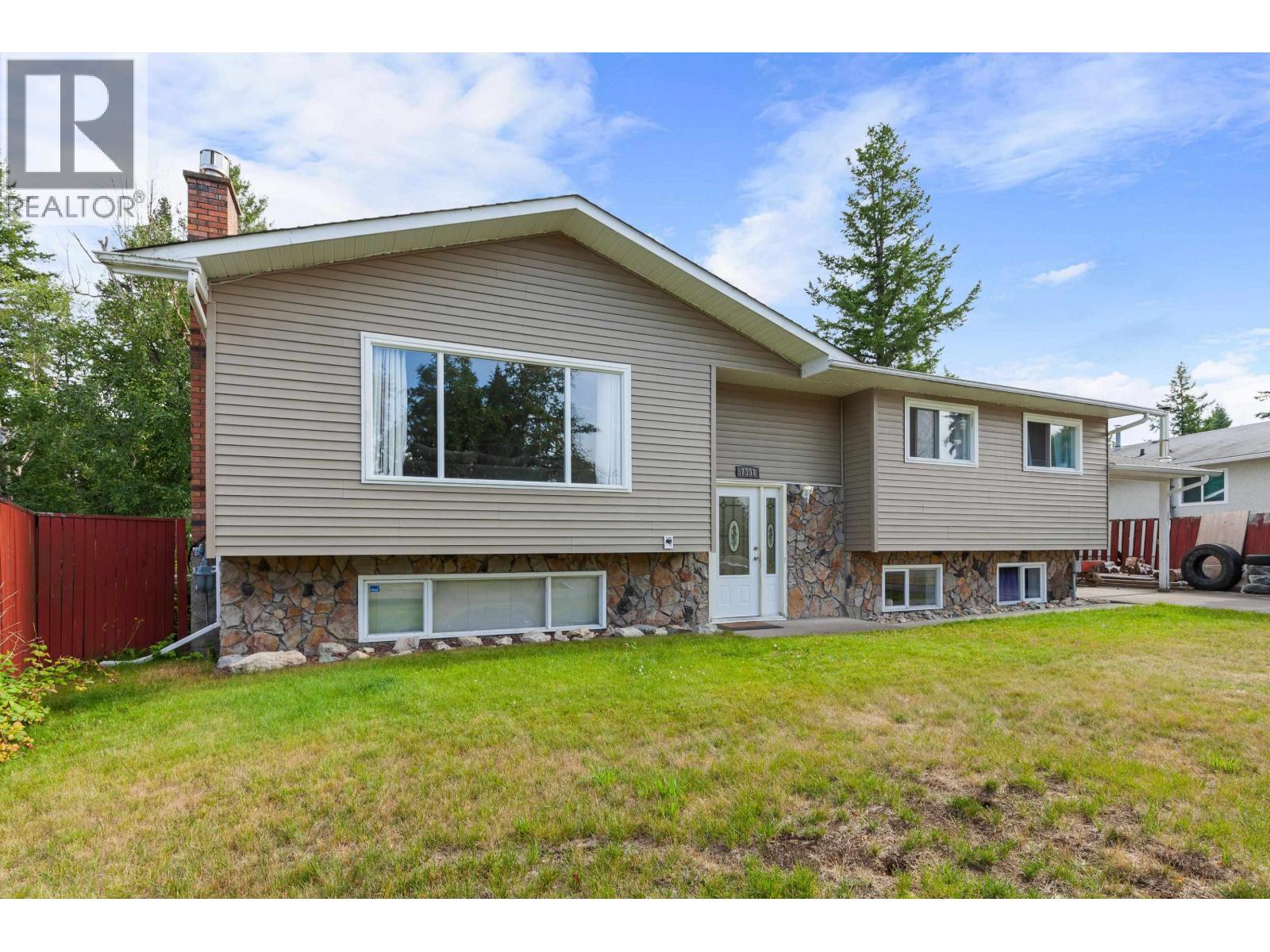 7391 Imperial Crescent Property Photo 2