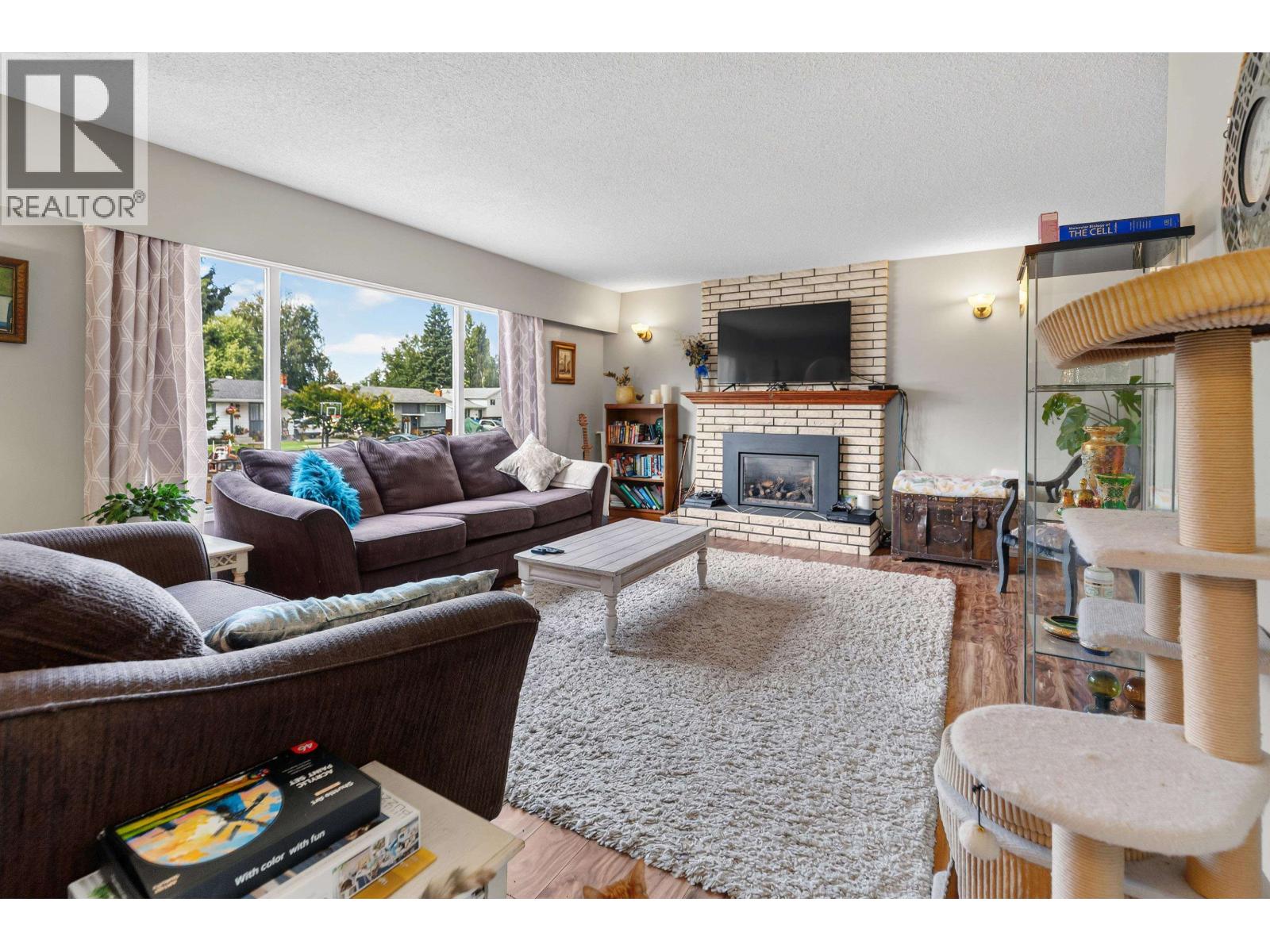 7391 Imperial Crescent Property Photo 4