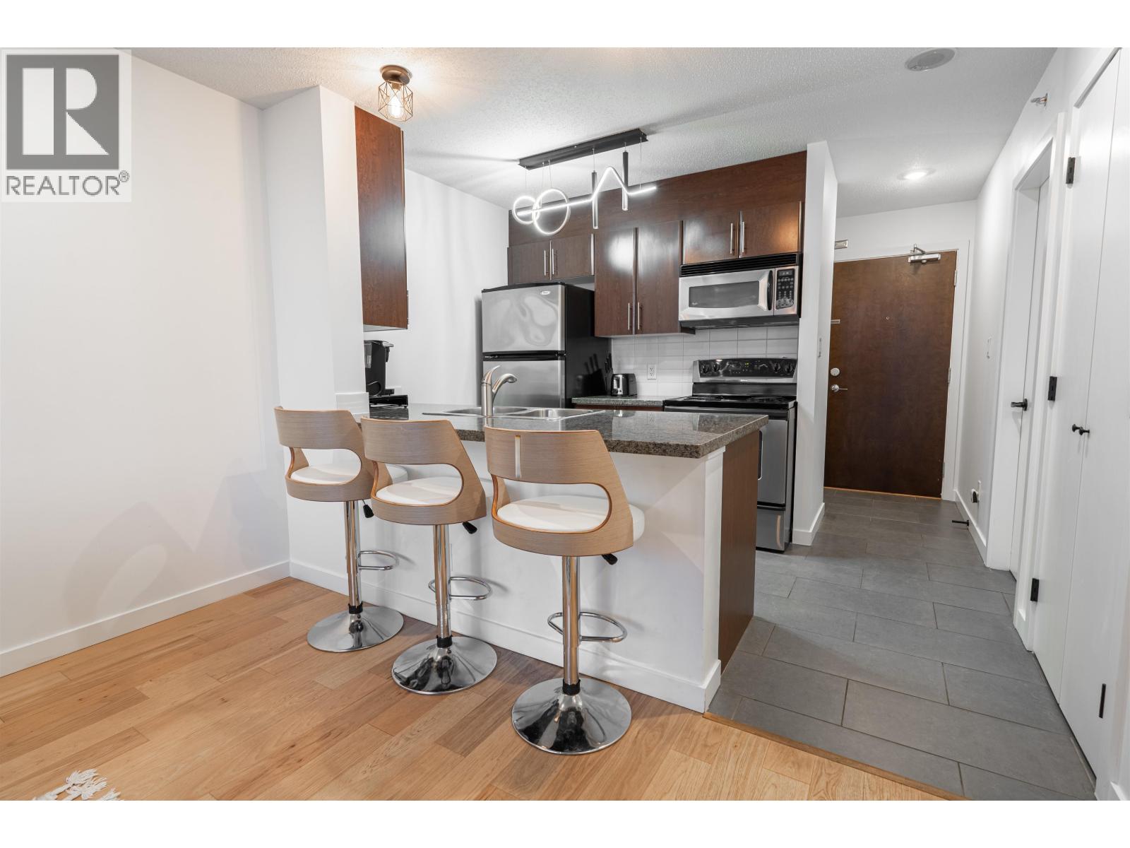 1003 688 Abbott Street Property Photo 10