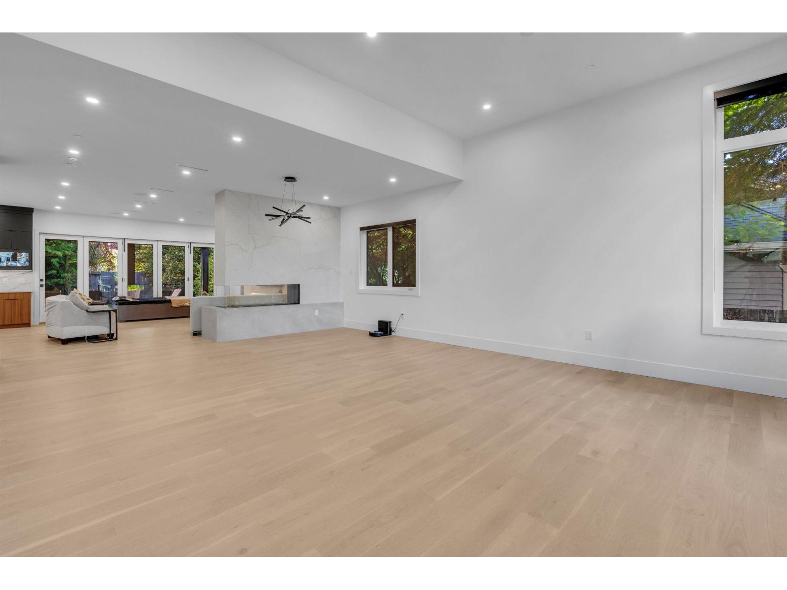 13735 Blackburn Avenue Property Photo 8