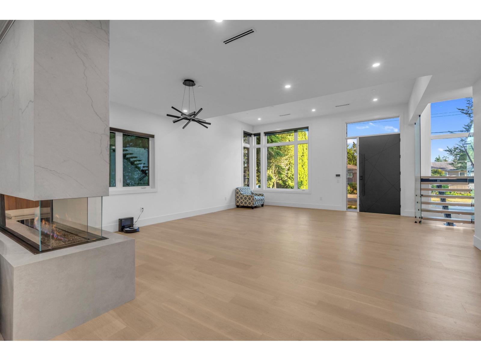 13735 Blackburn Avenue Property Photo 11