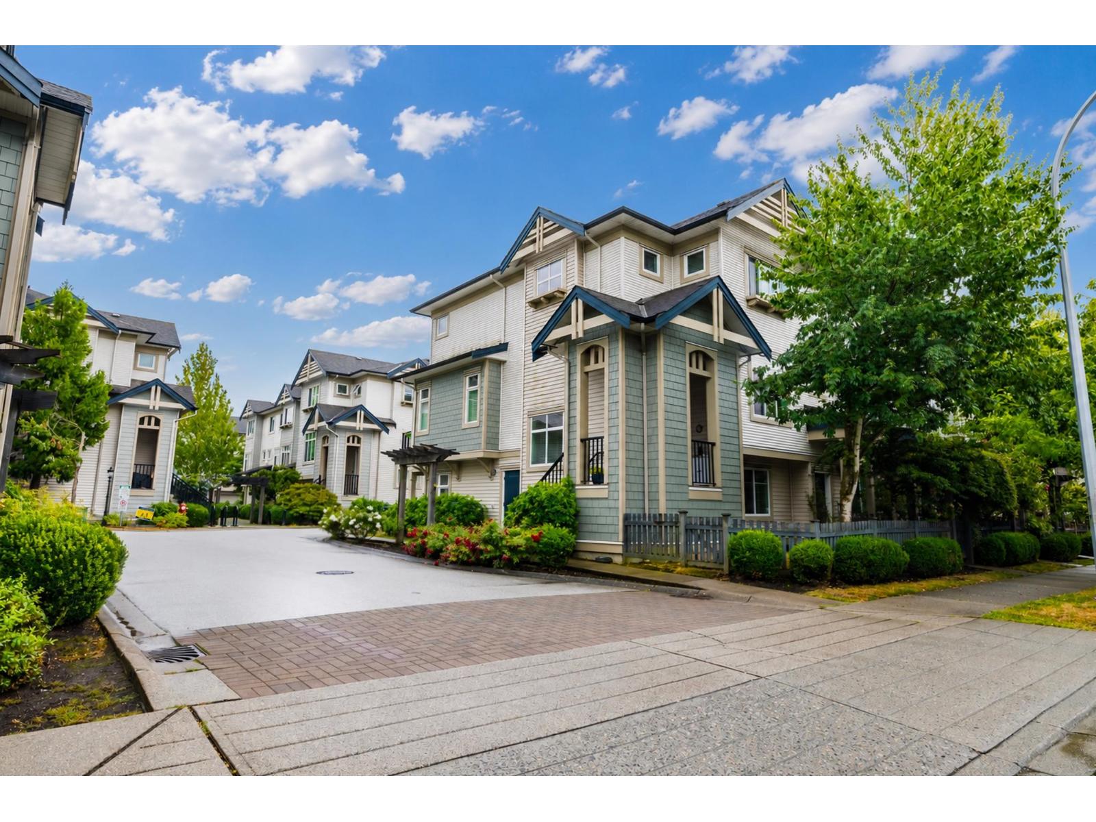 49 8418 163 STREET Property Photo 1