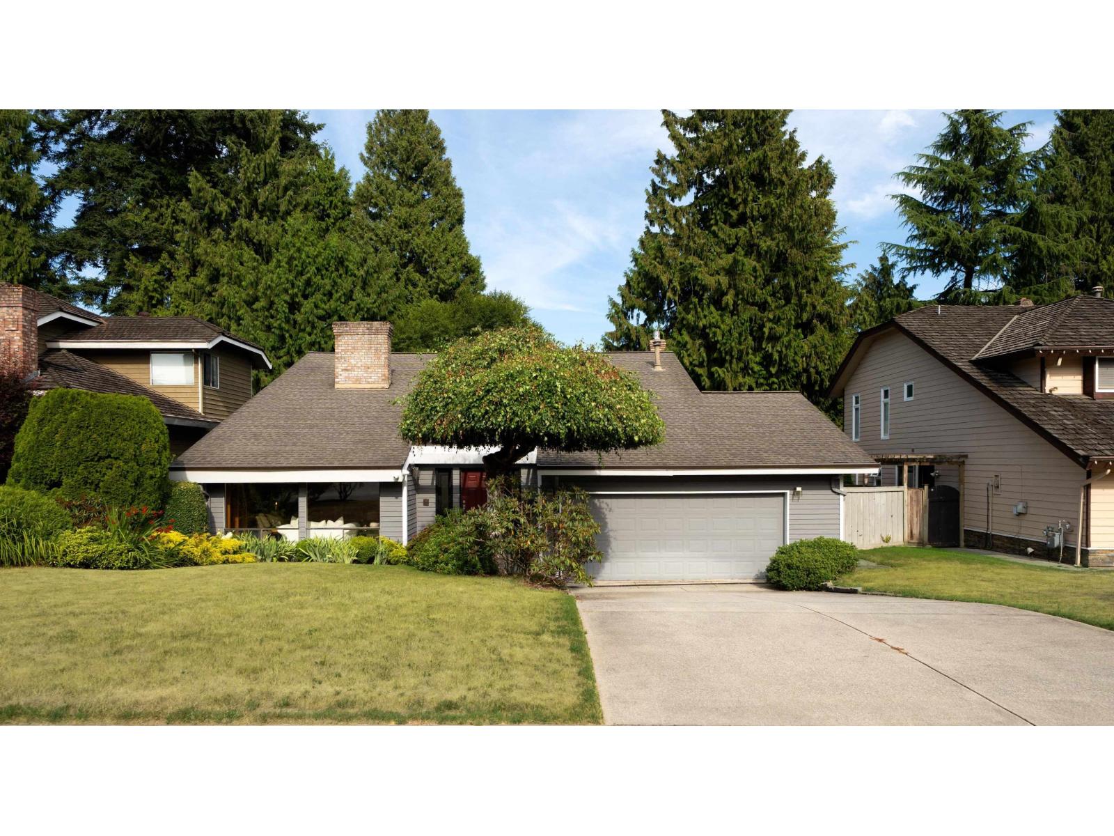 11769 Summit Crescent Property Photo 2