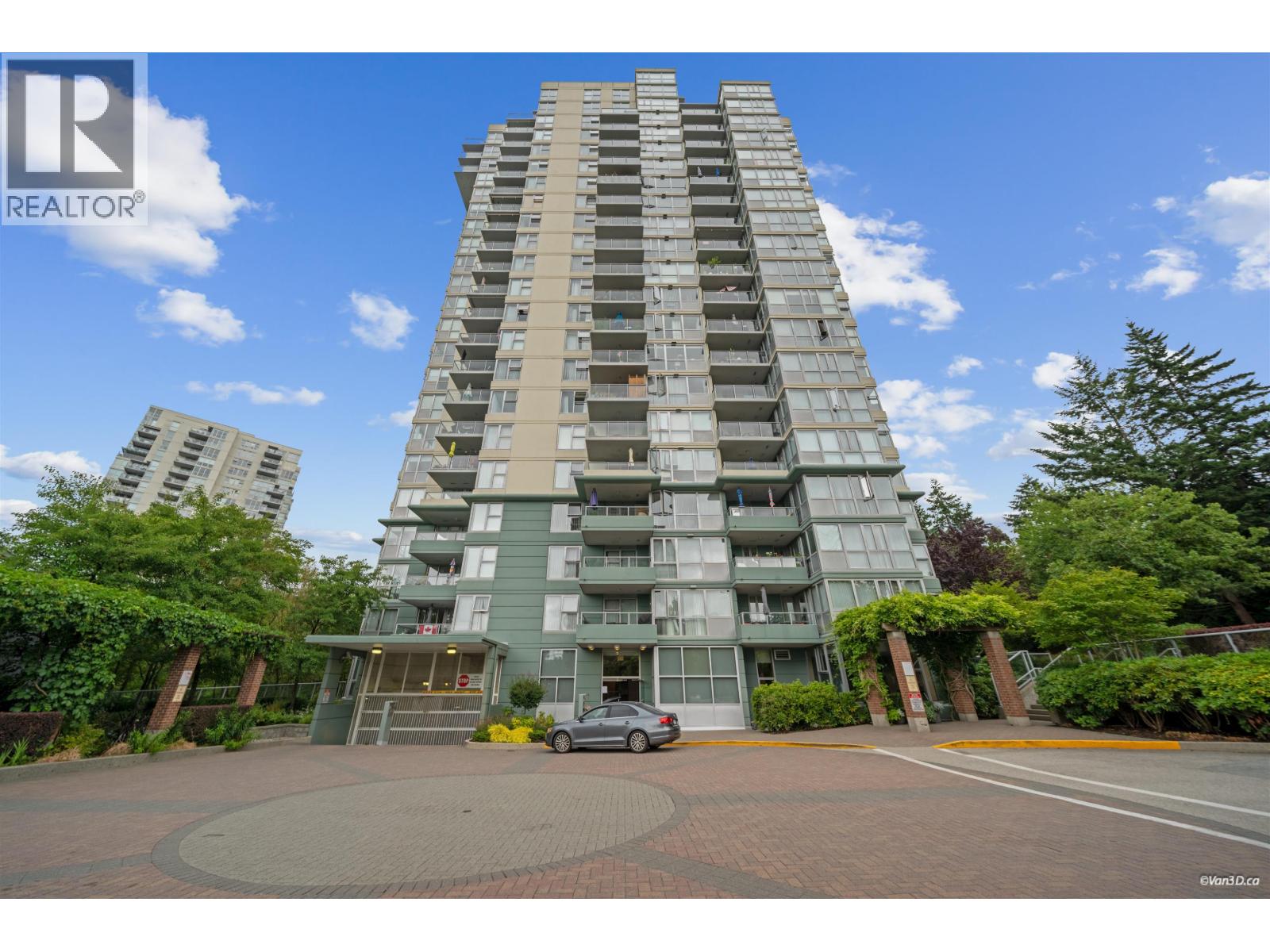 501 295 GUILDFORD WAY Property Photo 1