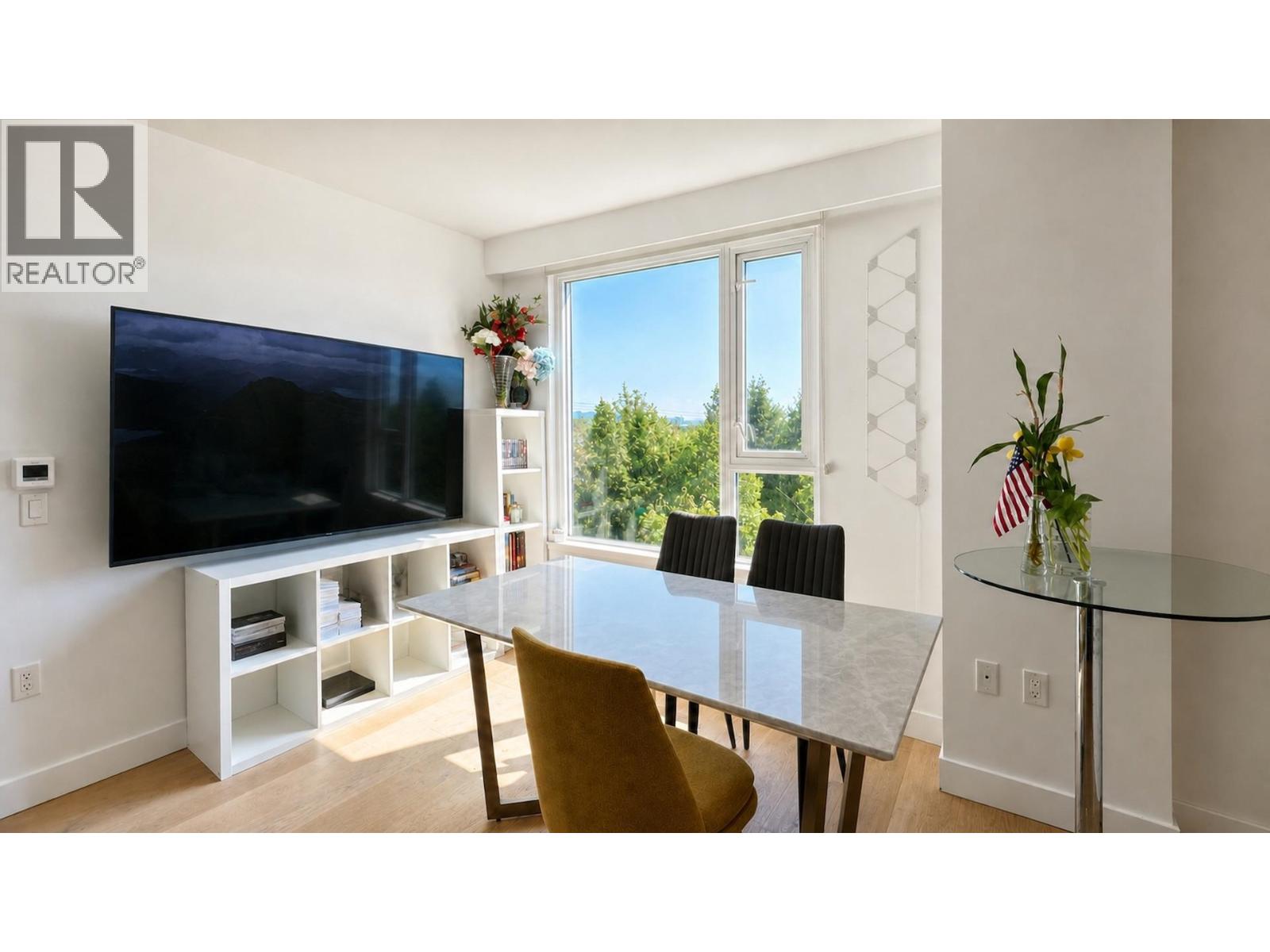 310 5693 Elizabeth Street Property Photo 6