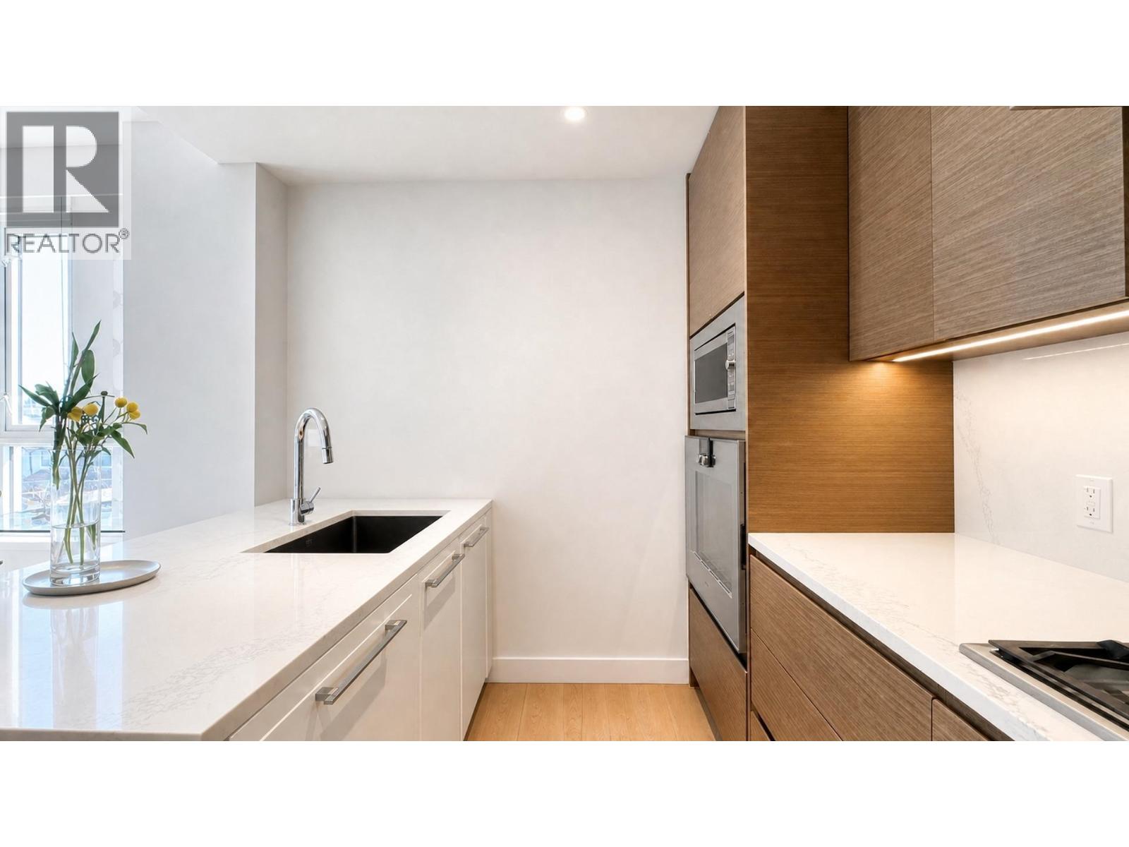310 5693 Elizabeth Street Property Photo 10
