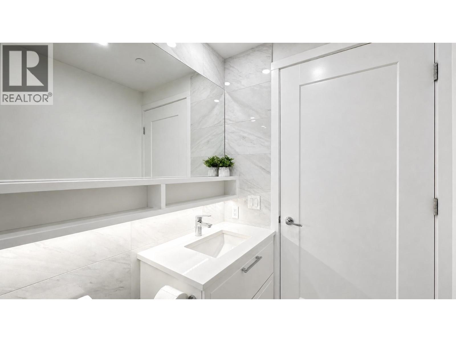 310 5693 Elizabeth Street Property Photo 17
