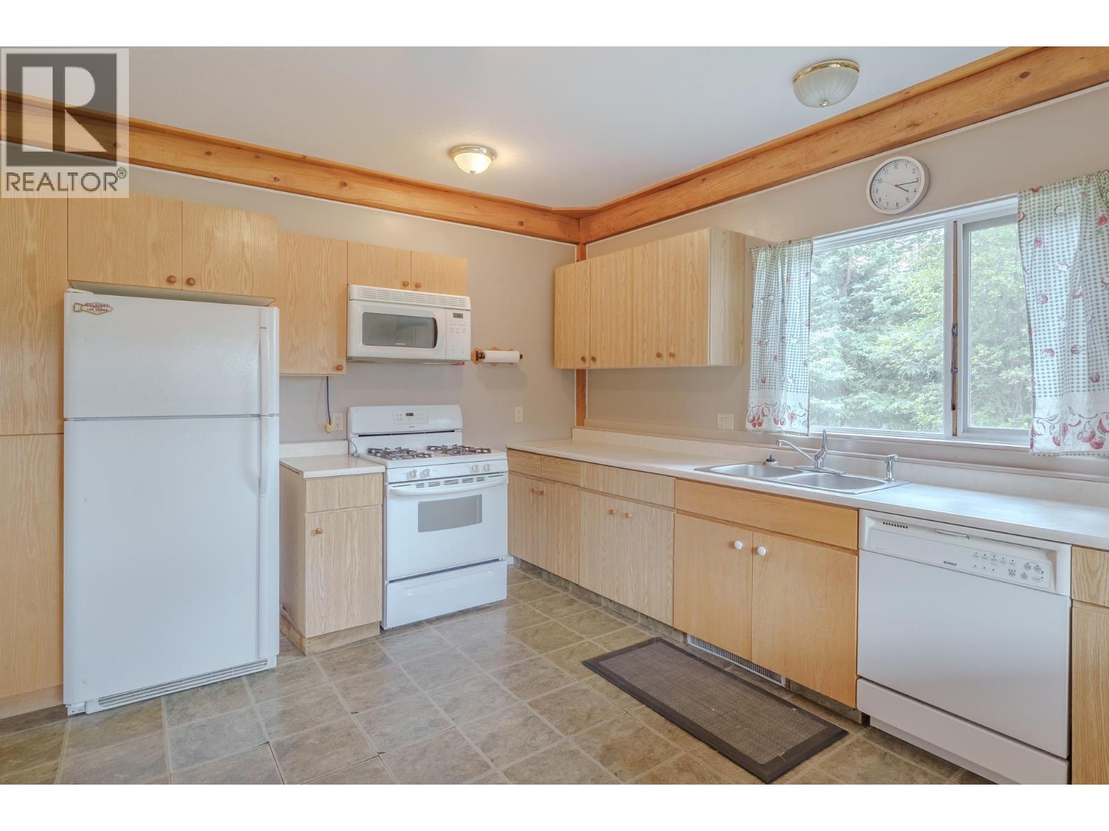 7532 Cariboo Chalet Road Property Photo 6