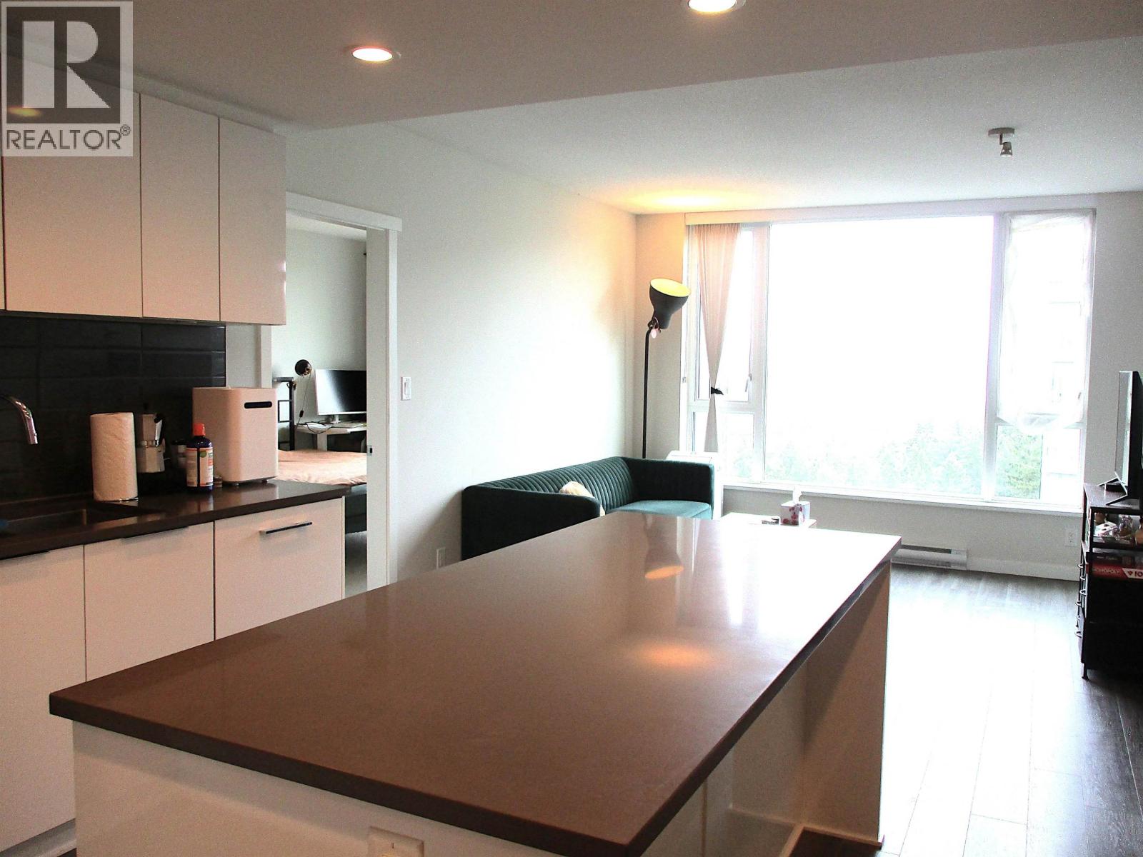 2304 3100 Windsor Gate Property Photo 4