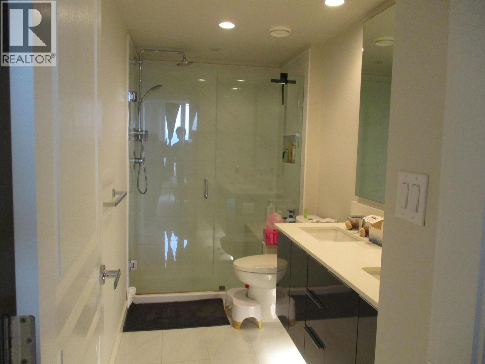 2304 3100 Windsor Gate Property Photo 9