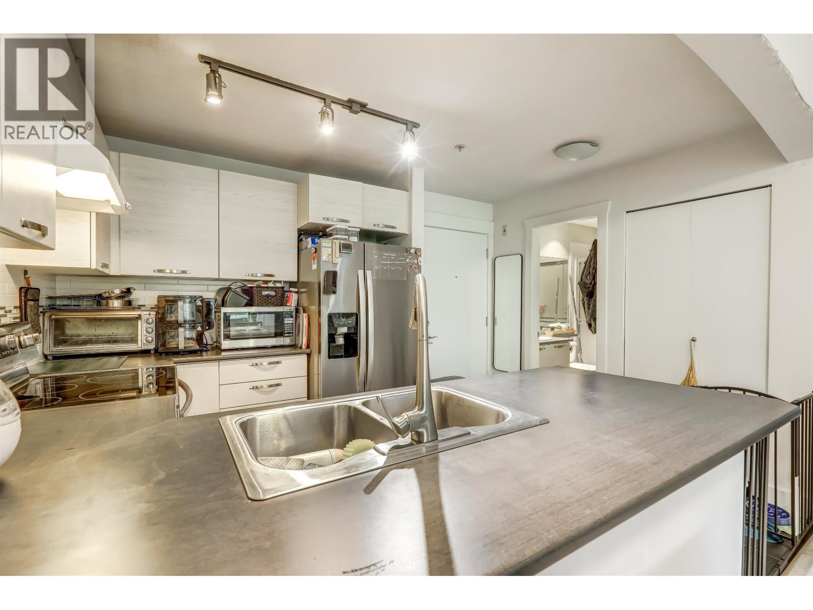 304 7478 Byrnepark Walk Property Photo 9