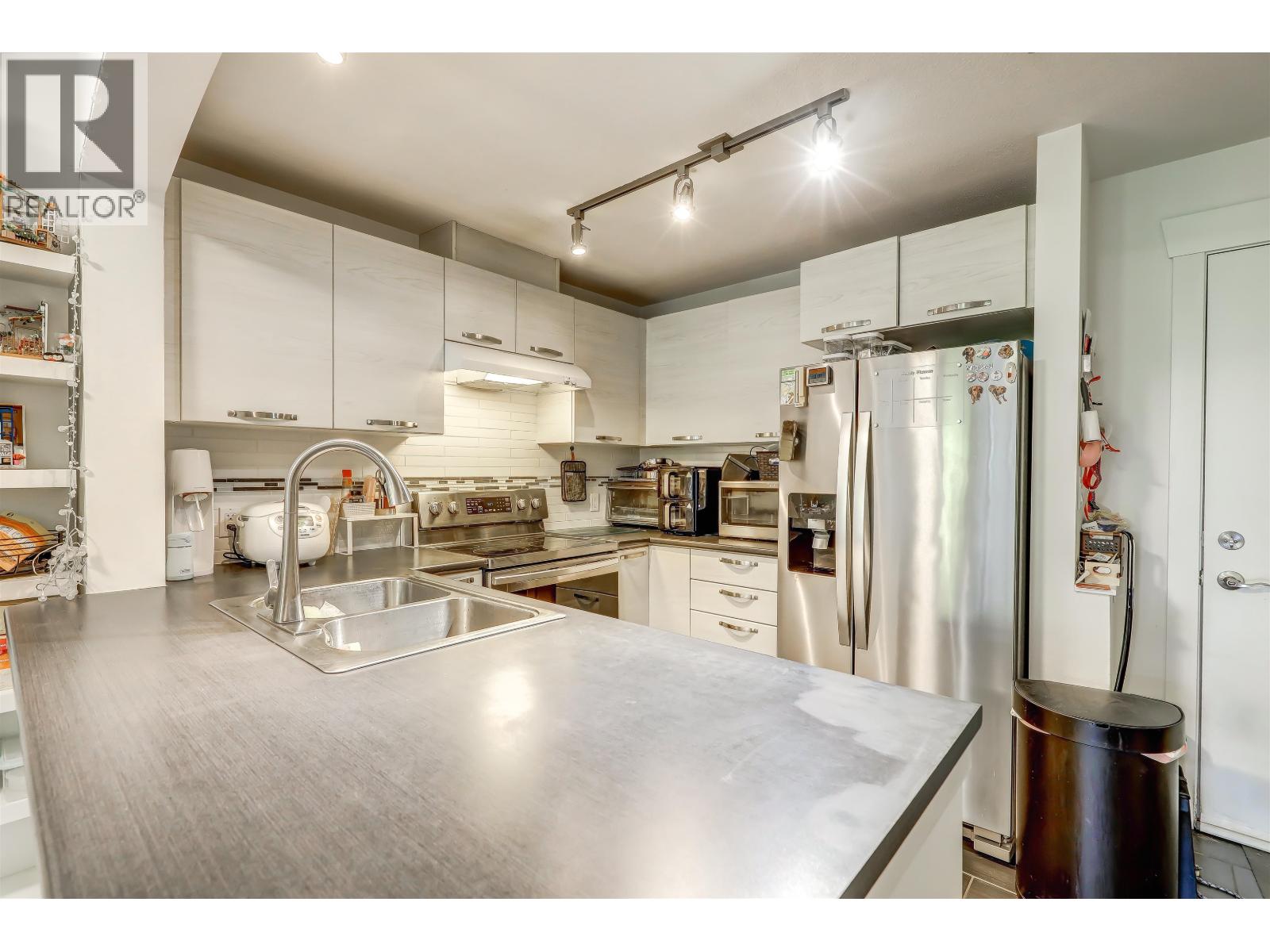 304 7478 Byrnepark Walk Property Photo 11