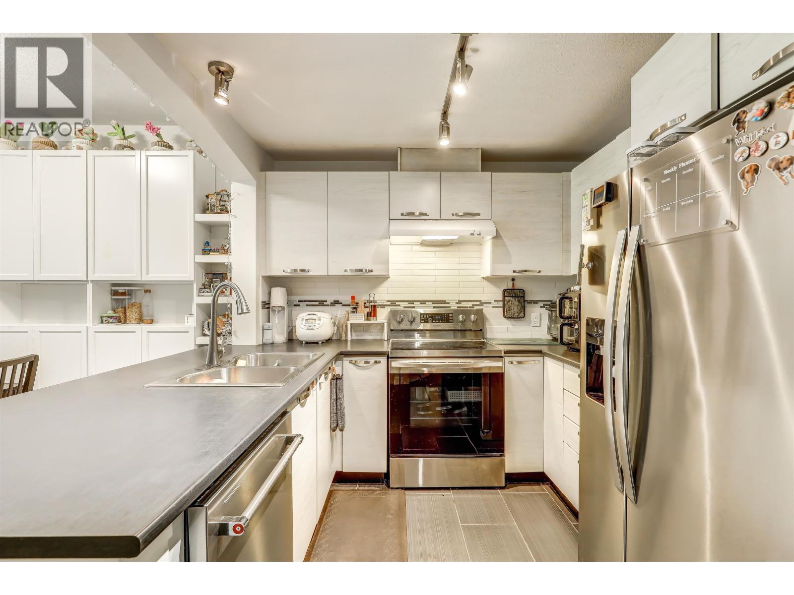 304 7478 Byrnepark Walk Property Photo 12