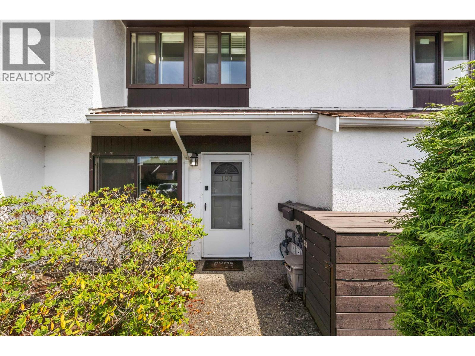 107 9700 Glenacres Drive Property Photo 3