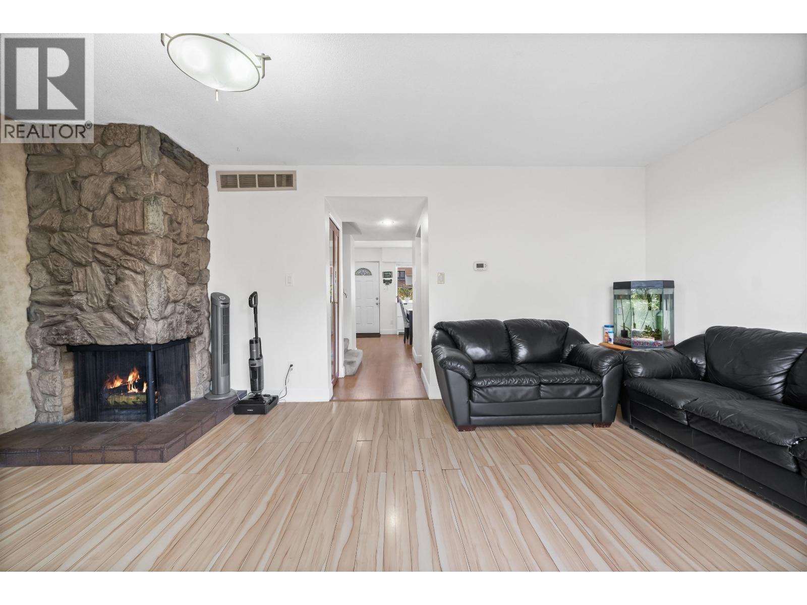 107 9700 Glenacres Drive Property Photo 10