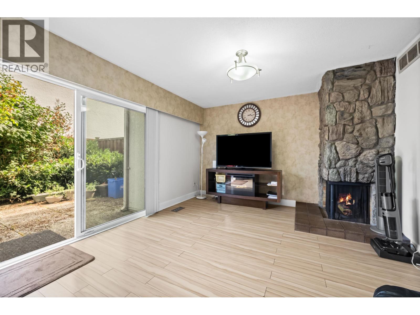 107 9700 Glenacres Drive Property Photo 11