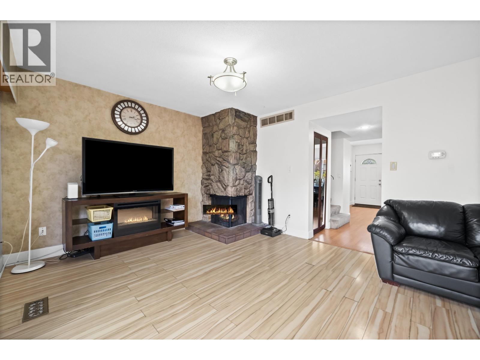 107 9700 Glenacres Drive Property Photo 14