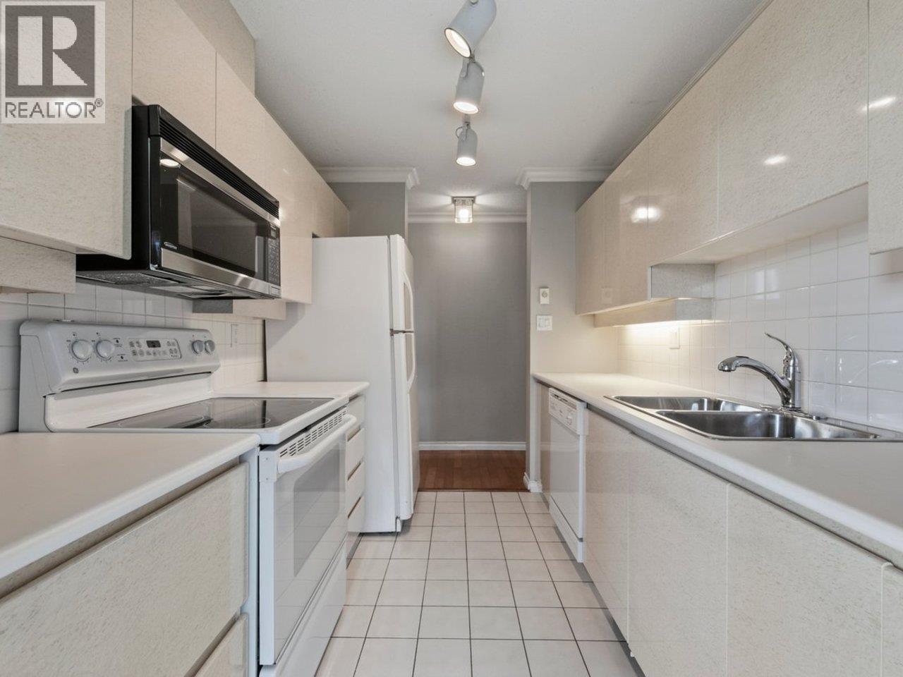 701 2288 Pine Street Property Photo 12