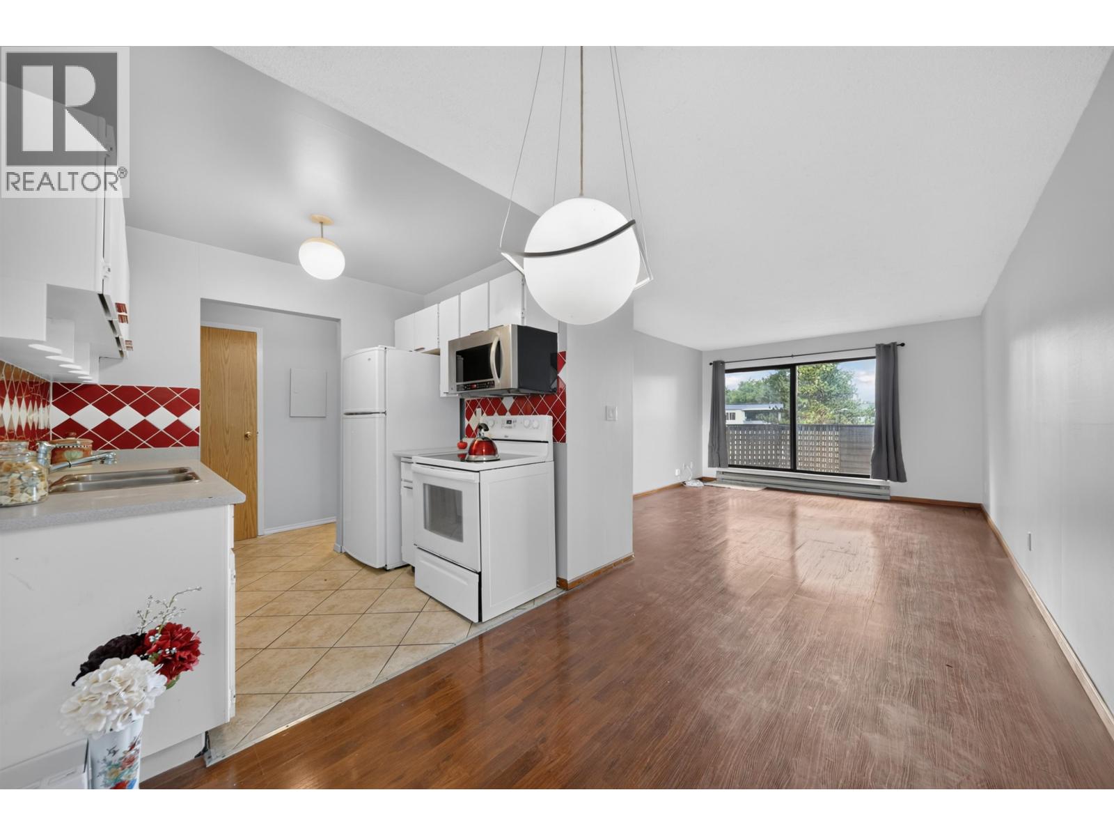 322 8700 Ackroyd Road Property Photo 1