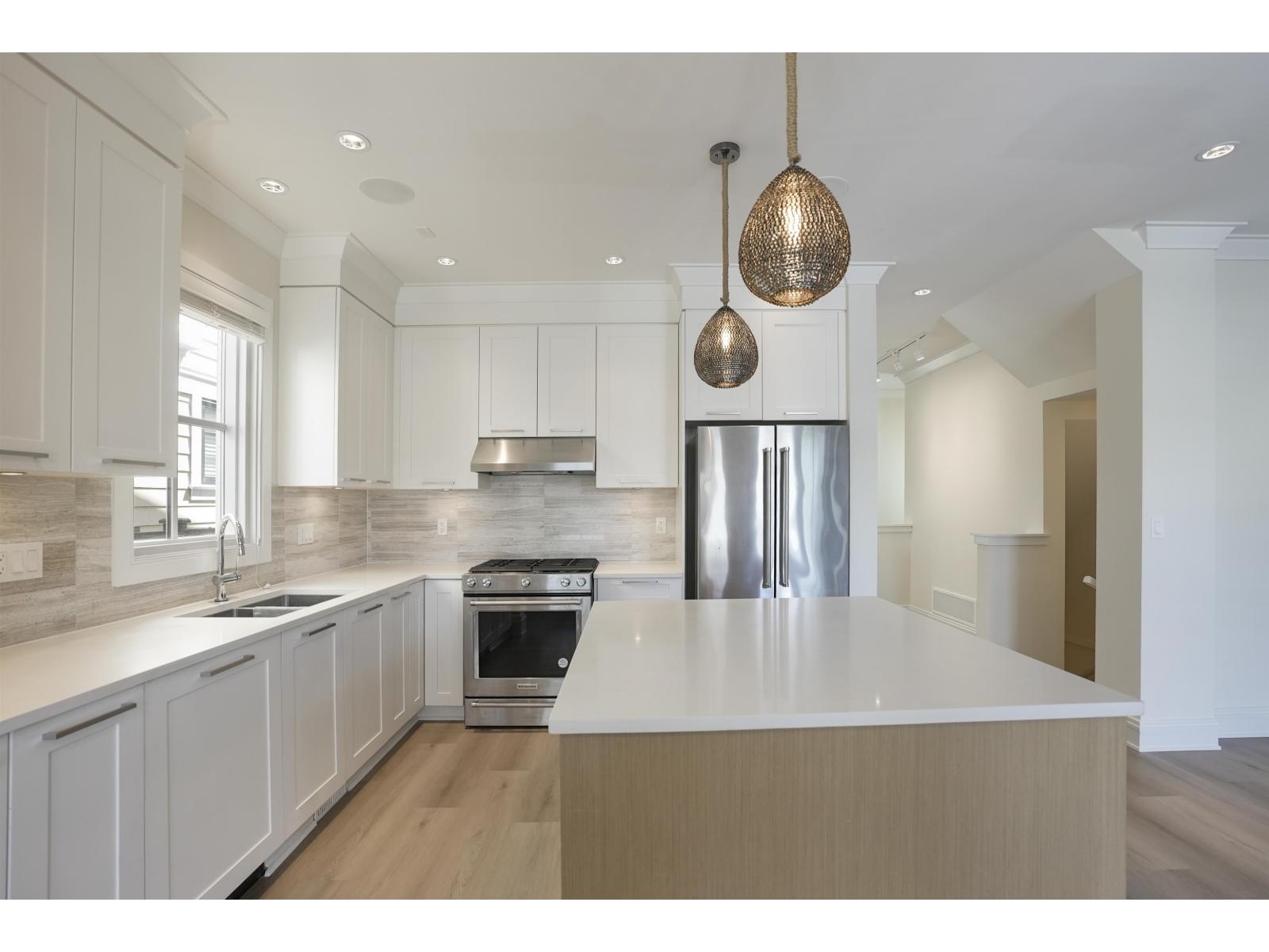 12951 15a Avenue Property Photo 7