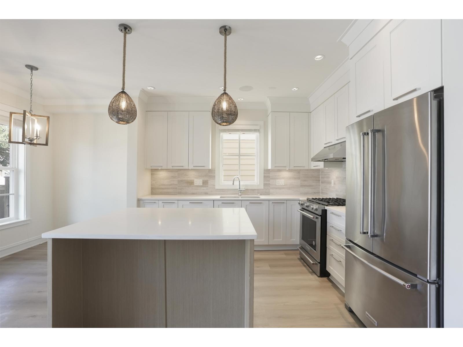 12951 15a Avenue Property Photo 8