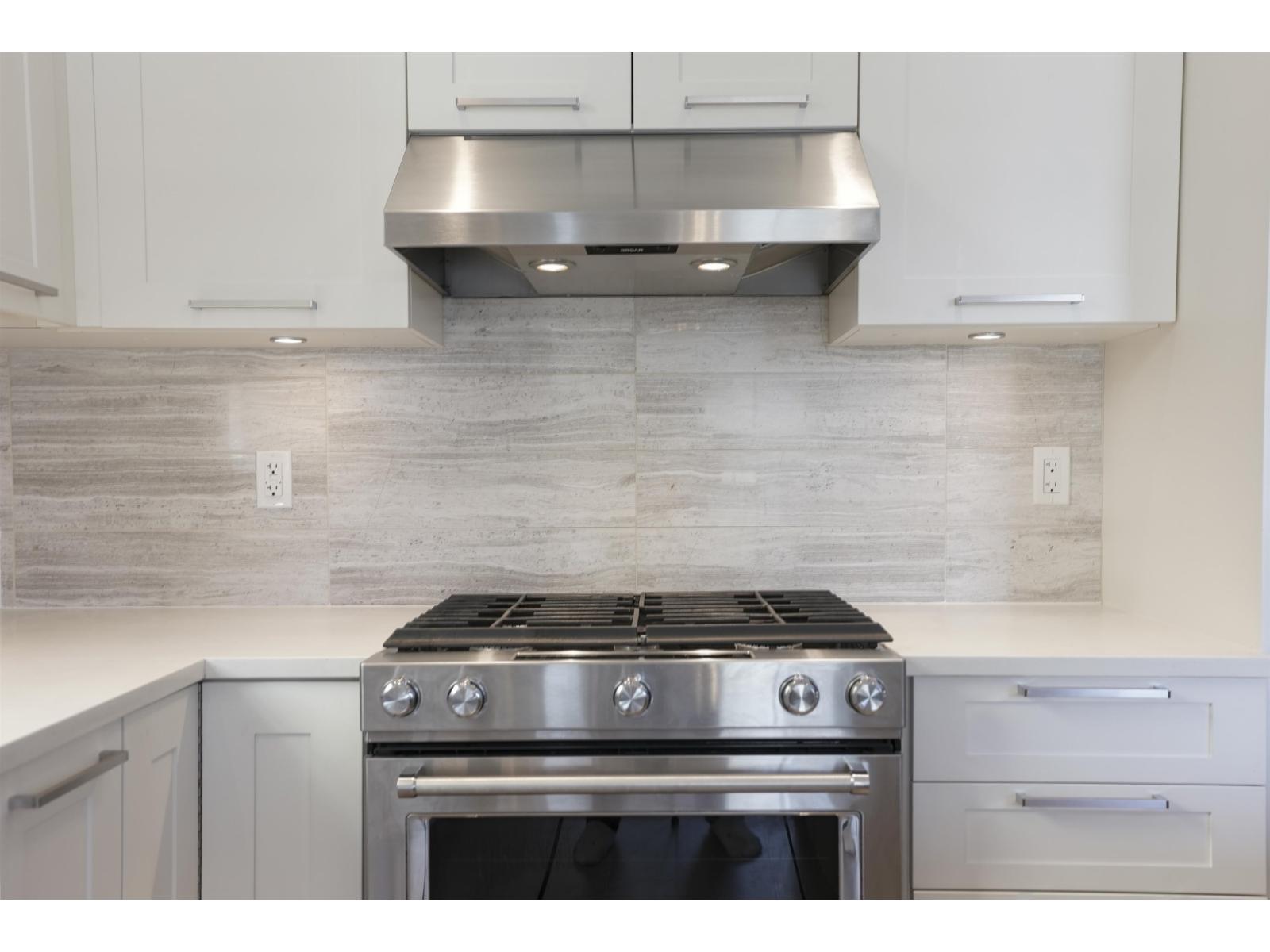 12951 15a Avenue Property Photo 9
