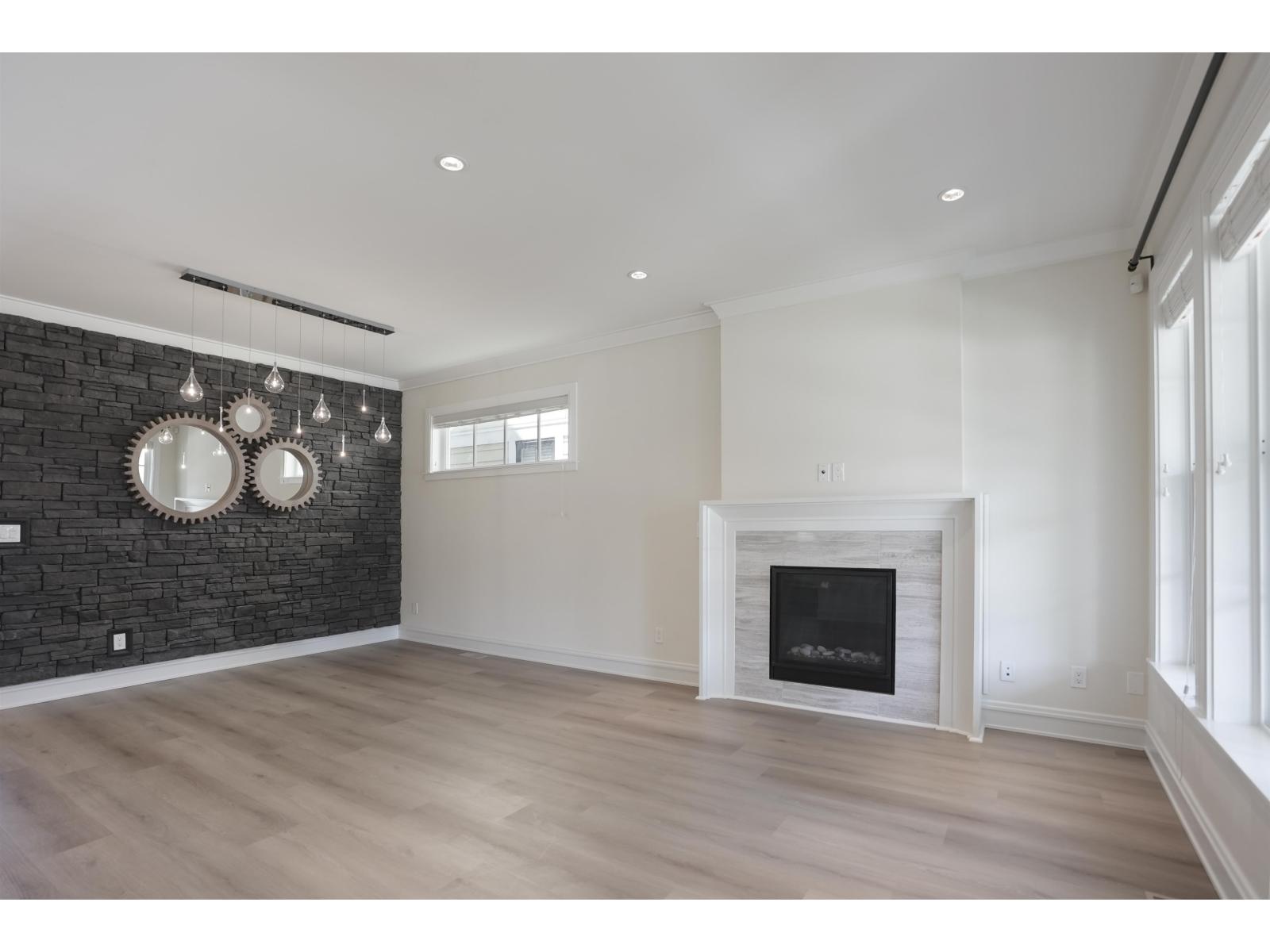 12951 15a Avenue Property Photo 11