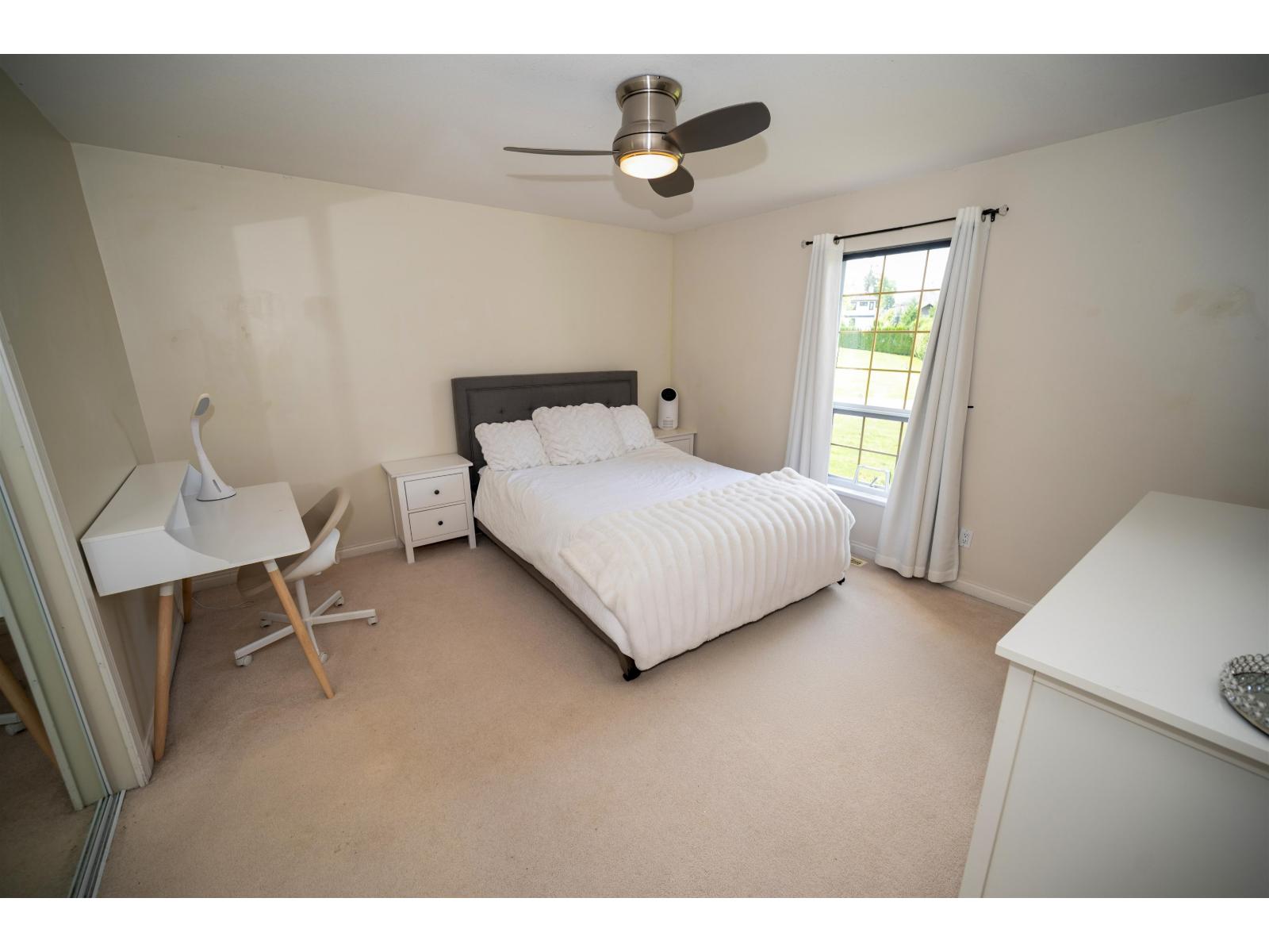 2750 165 Street Property Photo 32