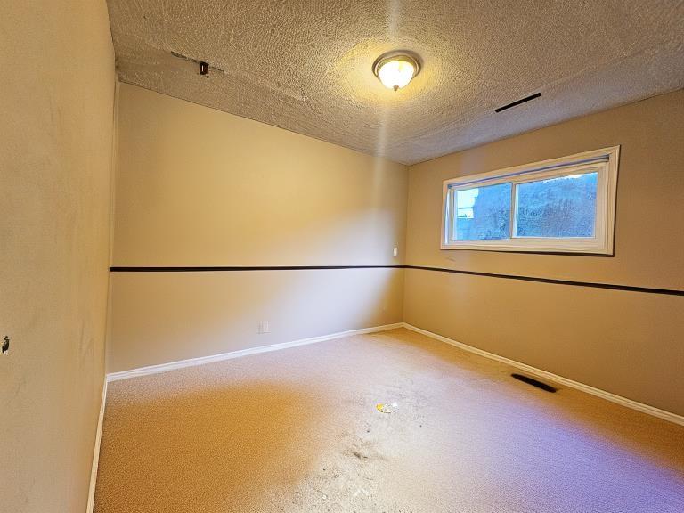 45475 Bernard Avenue Property Photo 27