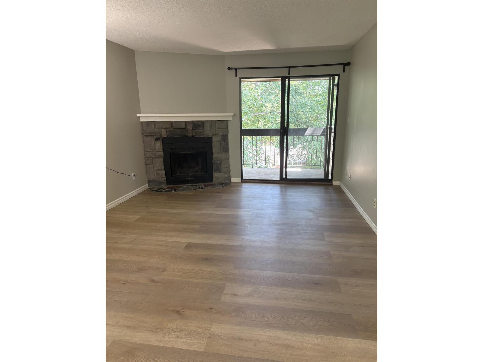 405 10560 154 Street Property Photo 2