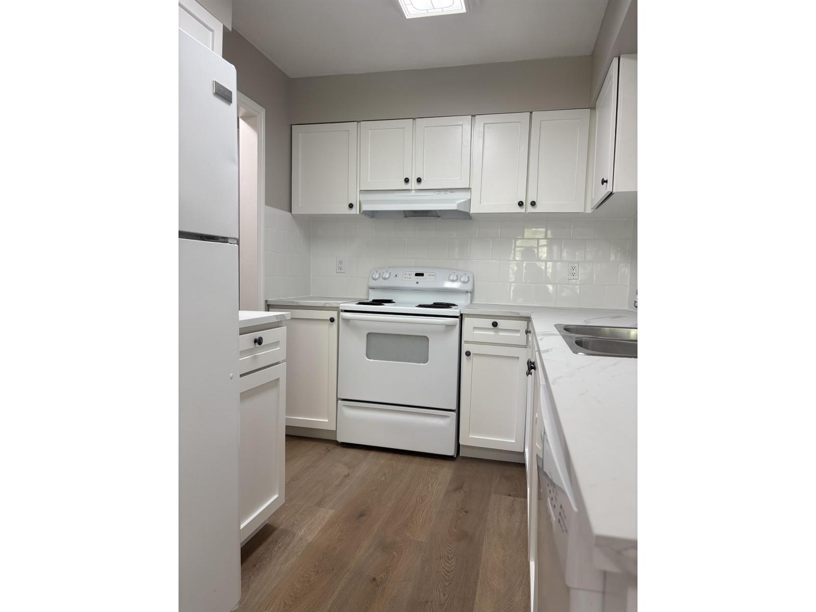 405 10560 154 Street Property Photo 5