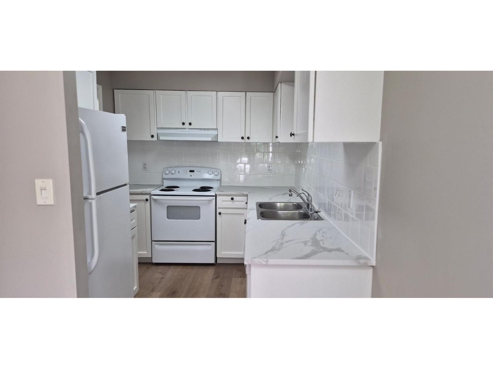 405 10560 154 Street Property Photo 6