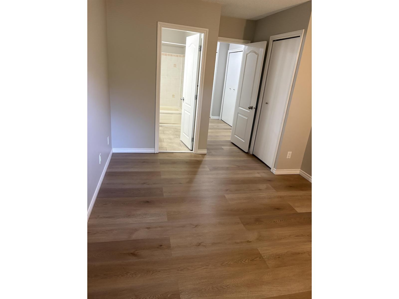 405 10560 154 Street Property Photo 10