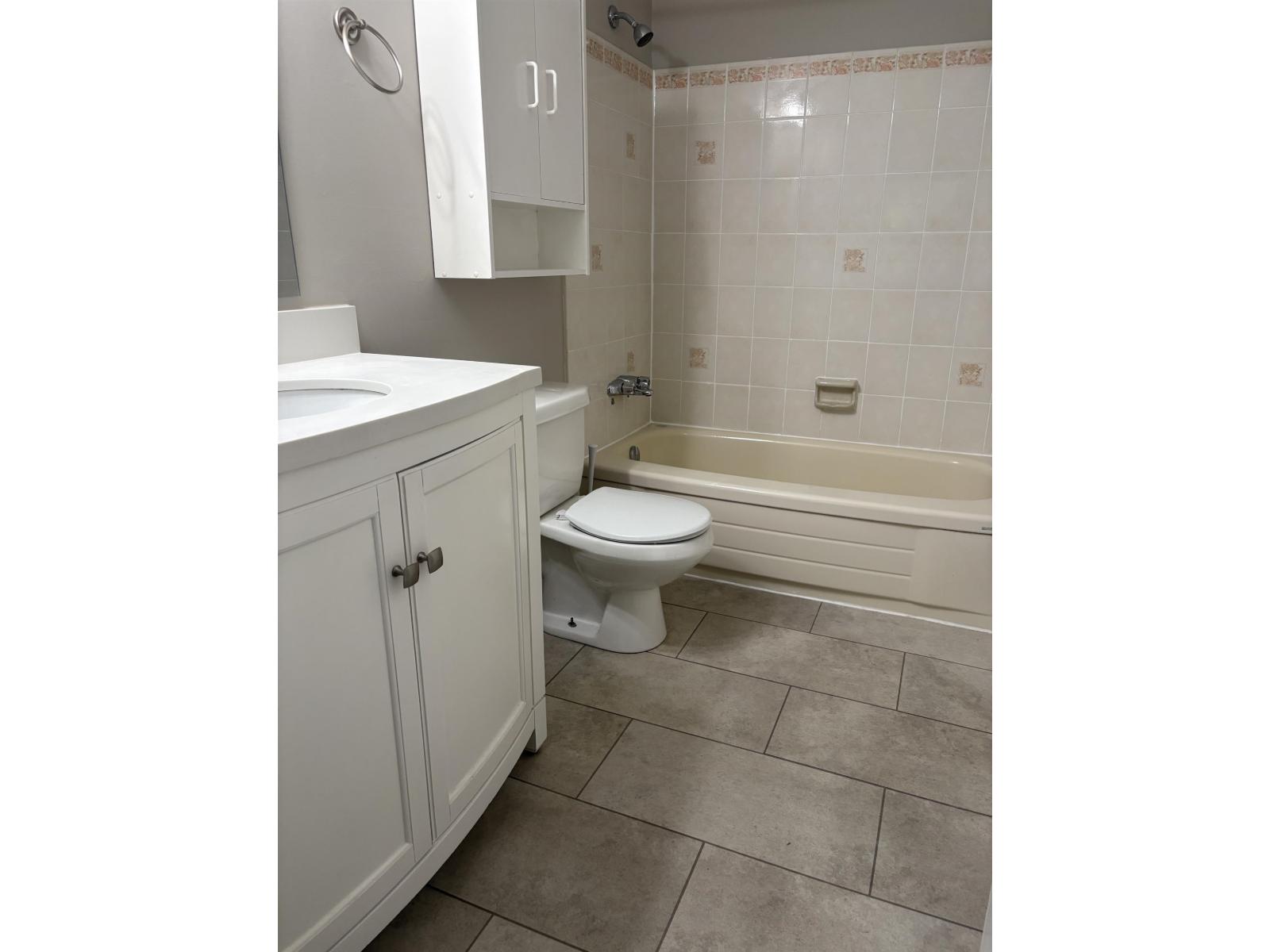 405 10560 154 Street Property Photo 15