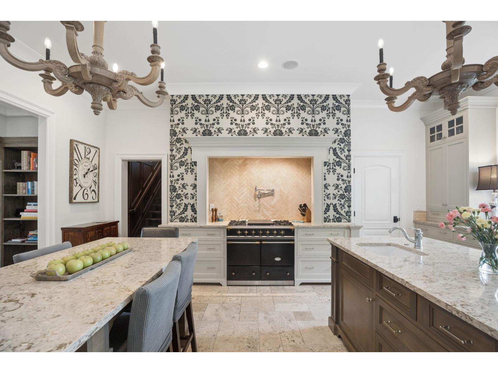 21041 47 Avenue Property Photo 12