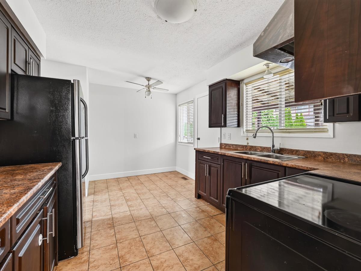 2068 Ridgeway Street Property Photo 6