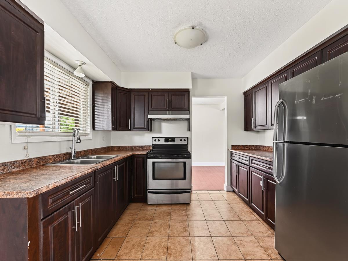 2068 Ridgeway Street Property Photo 7