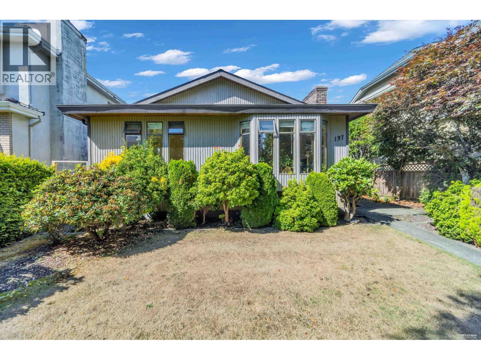 137 W WOODSTOCK AVENUE Property Photo 1