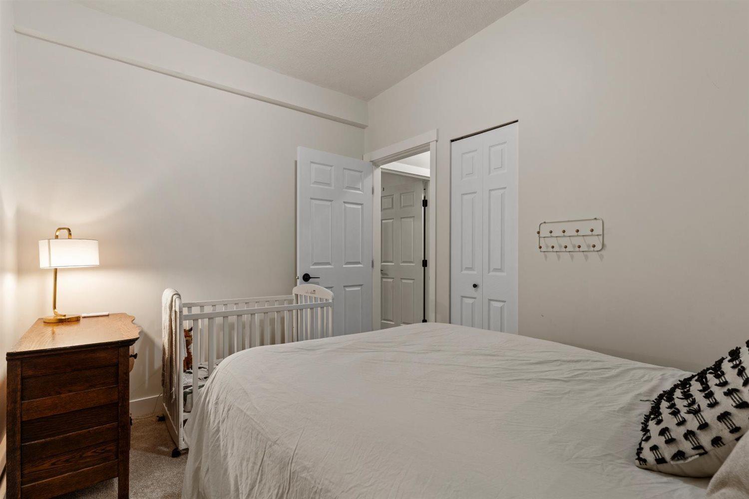 4 33293 E Bourquin Crescent Property Photo 24