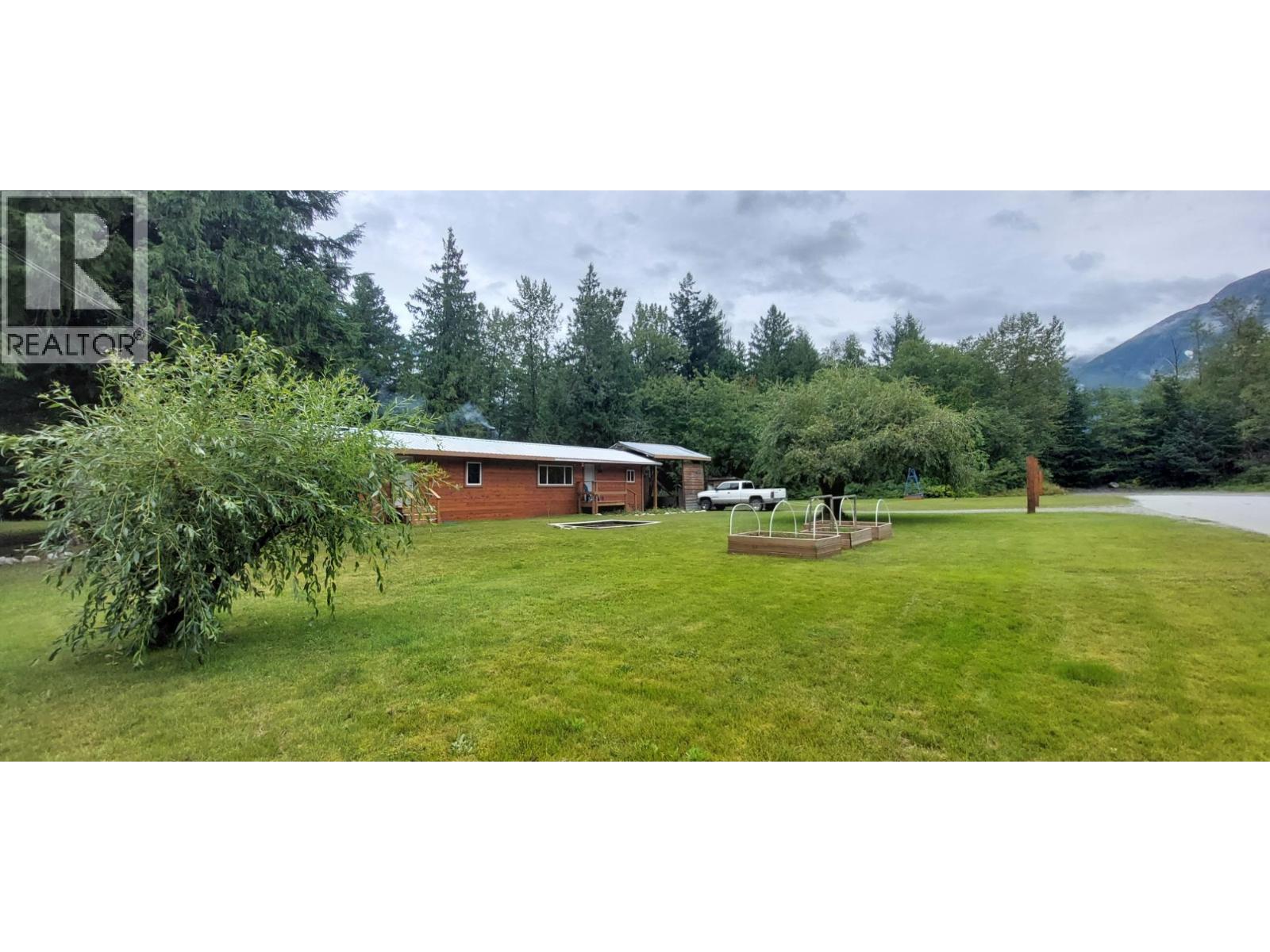 520 Tonquin Road Property Photo 1